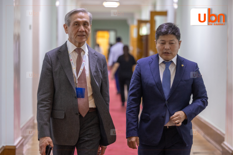 Н.Энхбаяр: “Өргөө“ зочид буудлын асуудал дээр “Ц.Элбэгдоржийн албаар намайг хэлмэгдүүлсэн асуудлыг гаргаж ирж ярихаа боль” гэж Х.Нямбаатарт хэлсэн