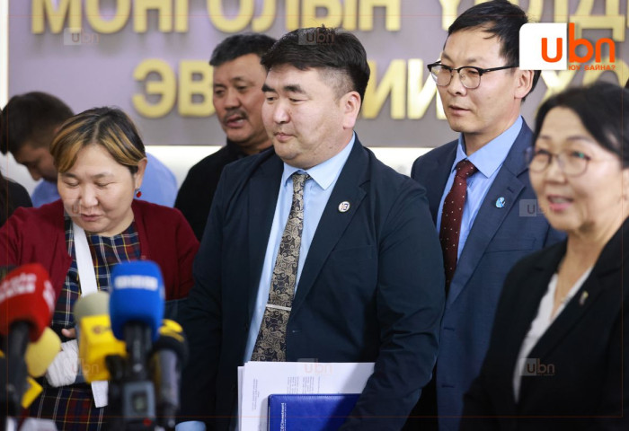 Багш нарын ажил хаялт албан ёсоор зогссон тул 24 цагийн дараа буюу лхагва гарагаас хичээл орно