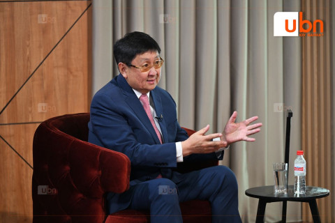 Ч.Хүрэлбаатар: Улс төр, төрийн өмчийн асуудлыг шийдье гэвэл тогтолцоог нь өөрчлөх хэрэгтэй