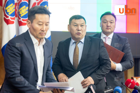 МАН-ЫН БҮЛЭГ: Төсвийн ажлын хэсгийн мэдээллийг сонсож байна