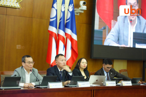 АН-ын бүлэг: “Монгол Улсыг 2026-2030 онд хөгжүүлэх таван жилийн үндсэн чиглэл“-ийн талаарх мэдээллийг сонсож байна