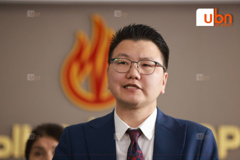 Э.Тамир: УИХ-ын гишүүд камерын өмнө “Эмч нарын цалинг нэмье“ гэж дуугарч байгаа ч чуулганы хурал дээр энэ саналыг УНАГАЛАА