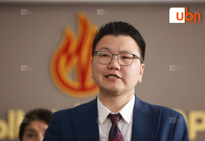 Э.Тамир: УИХ-ын гишүүд камерын өмнө “Эмч нарын цалинг нэмье“ гэж дуугарч байгаа ч чуулганы хурал дээр энэ саналыг УНАГАЛАА