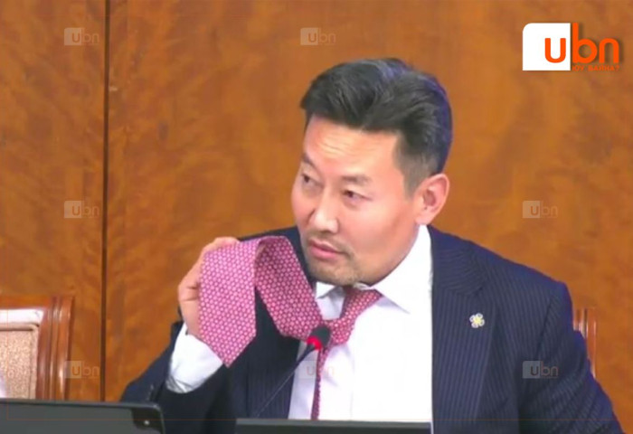 Х.Ганхуяг: Битгий хачин хачин зохиол яриад бай, миний дүү. Би өнөөдөр албаар улаан зангиатай ирсэн