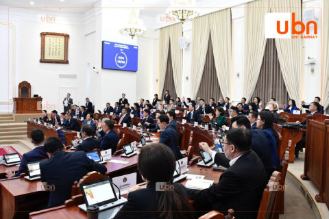 ЧУУЛГАН: Ирэх оны төсвийн тухай хуулийг дөрөв дэх хэлэлцүүлэгт бэлтгүүлэхээр ТБХ-нд шилжүүллээ