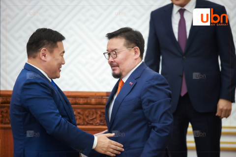 Л.Оюун-Эрдэнэ 5, Г.Занданшатар 2 дахин бууруулахаар АМЛАСАН ч 2020 оноос хойш НЭГ ХУВЬ ч буураагүй ЯДУУРАЛ