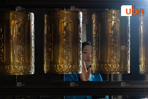 Бурхан багшийн эхийн ачийг хариулсан дүйчэн өдөр өнөөдөр тохиож байна