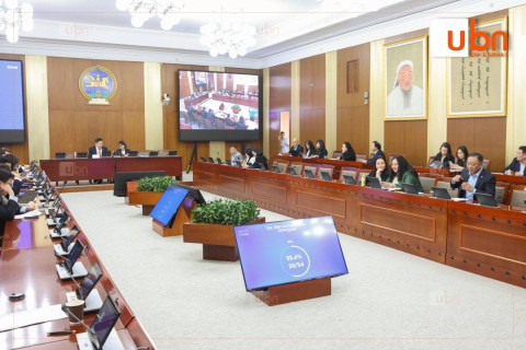 Багш нарын цалинг 2.8 сая төгрөгт хүргэж, тэтгэврийг 8.6 хувиар нэмэгдүүлэхээр 2026 оны төсвийн төсөлд тусгажээ