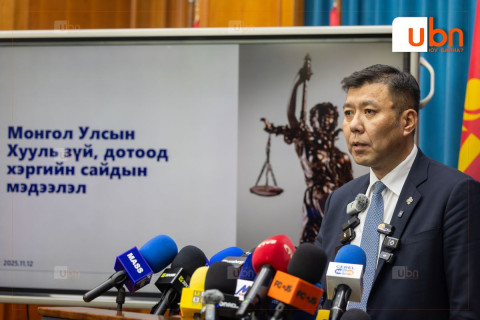 ШУУД: ХЗДХ-ийн сайд Б.Энхбаяр цаг үеийн асуудлаар мэдээлэл хийж байна