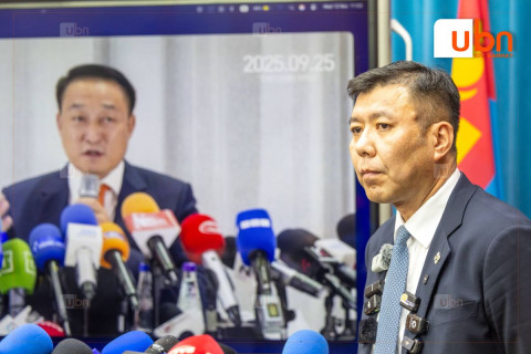 Б.Ганхуягийн УИХ-ын дарга асан Д.Амарбаясгалан руу явуулах гэж байгаад намын ажилтан Амарбаясгалан руу АНДУУРЧ БИЧСЭН МЕССЭЖИЙГ ДЭЛГЭЛЭЭ