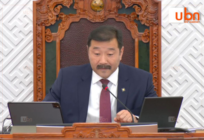 УИХ-ын дэд дарга Ж.Бат-Эрдэнэ УИХ-ын чуулганы анхны хуралдаанаа даргалж байна