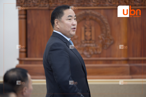 “Сайд нар чинь ажлаа мэддэггүй юм уу“