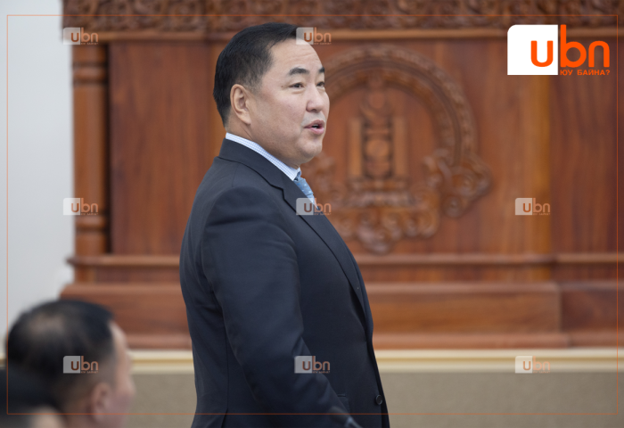 “Сайд нар чинь ажлаа мэддэггүй юм уу“