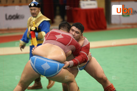 “Чингис хаан цом“-ын төлөөх барилдаан ирэх баасан гарагт болно