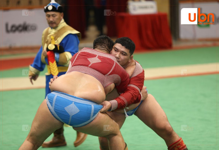 “Чингис хаан цом“-ын төлөөх барилдаан ирэх баасан гарагт болно