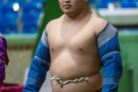 Аймгийн хурц арслан Б.Өсөхбаярыг 3 сарын турш бүх шатны барилдаанд оролцохыг хориглолоо