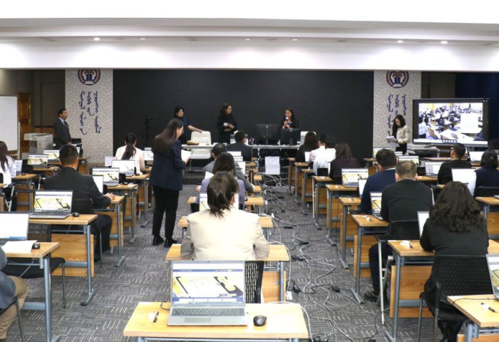 Хууль хэрэглэх мэдлэг, чадварын шалгалт явагдаж байна