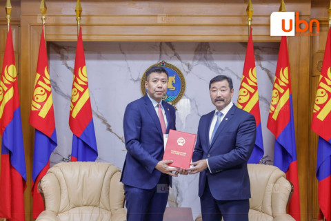 ХЗДХ-ийн сайд Б.Энхбаяр Гэр бүлийн тухай хуулийн шинэчилсэн найруулгыг өргөн барилаа