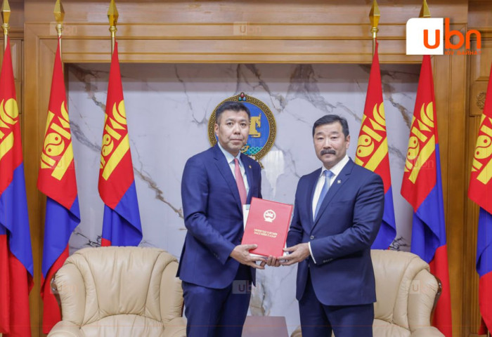 ХЗДХ-ийн сайд Б.Энхбаяр Гэр бүлийн тухай хуулийн шинэчилсэн найруулгыг өргөн барилаа