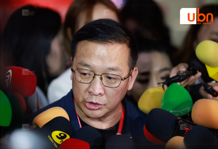 Б.Бат-Эрдэнэ: Хуц, ухна тавьсан юм шиг мөнхийн даргаараа байдаг хүмүүсийг намын албан тушаалаас холдуулах ёстой