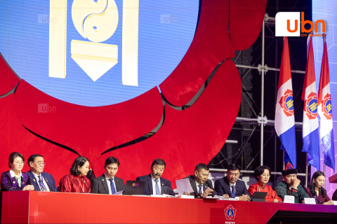 МАН-ын 31 дэх Их хурлыг УИХ дахь МАН-ын бүлгийн дарга Ж.Батжаргал даргалж байна