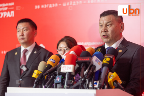 ШУУД: Намын Их хурлыг даргалагч Ж.Батжаргал МАН-ын даргын санал хураалтын мэдээлэл өгч байна