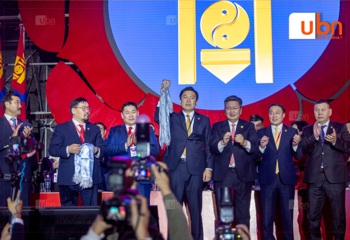 ФОТО: МАН-ын шинэ дарга тодорч, тамгаа хүлээн авах мөч