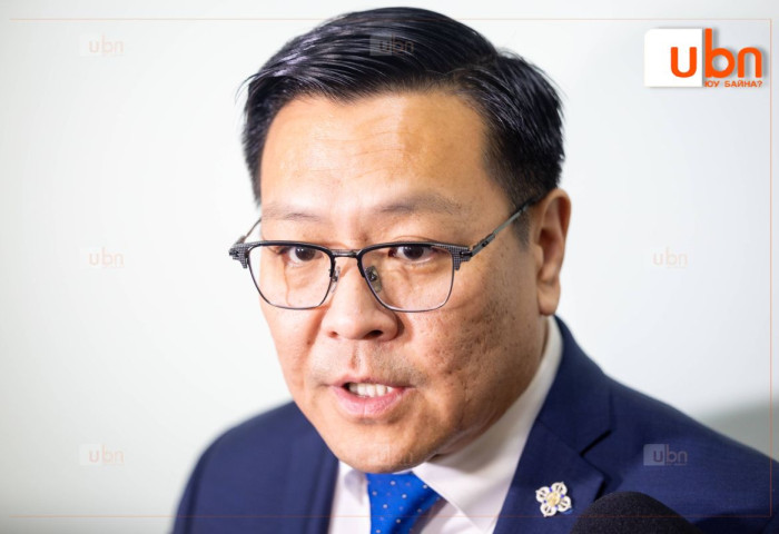 Б.Баярбаатар: 2005 онд Х.Баттулга Төрийн ордны өмнө зогсож байгаад МАН-ыг тараах тухай хууль бус зарлиг уншиж байсныг хэзээ ч бүү мартаарай