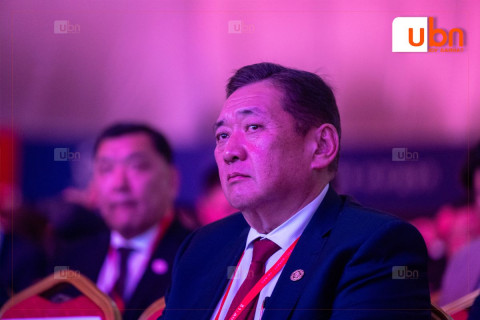 М.Энхболд: Л.Оюун-Эрдэнэ юунд нь надаас уучлалт гуйх вэ дээ