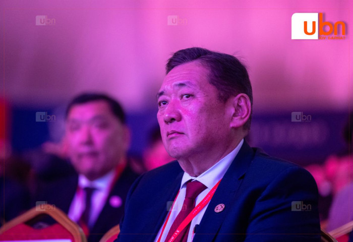 М.Энхболд: Л.Оюун-Эрдэнэ юунд нь надаас уучлалт гуйх вэ дээ