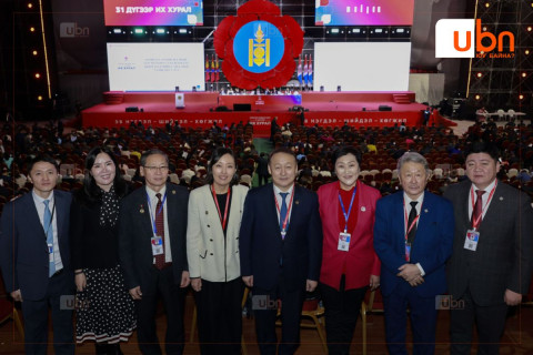 МАН-ын их хурлын бичиг баримт боловсруулах редакцын комиссыг Д.Тогтохсүрэн ахлан ажиллаж байна
