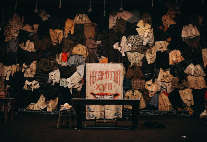 “Инээмтгий хүн” визуал драмын жүжгийг гуравхан удаа толилуулна