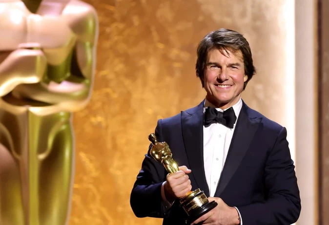 Жүжигчин Том Круз Оскарын шагнал хүртжээ