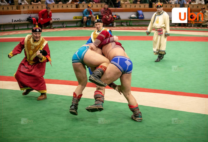 ТАНИЛЦ: Монгол бахархлын өдрийн барилдаанд зодоглох БӨХЧҮҮД