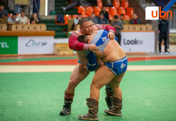 “Чингис хаан цом“-ын өнөөдрийн барилдаанд Н.Батсуурь, О.Хангай, Ц.Содномдорж, Э.Оюунбллд нарын бөхчүүд ЗОДОГЛОНО