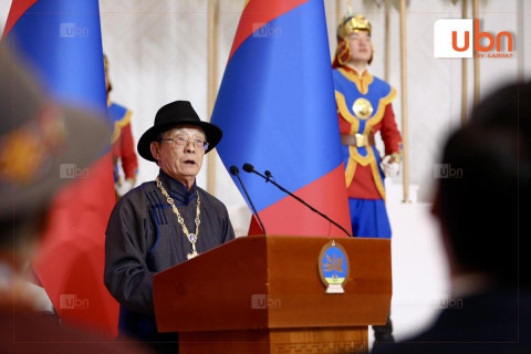 С.Нарангэрэл: Их эзэн Чингис хааны нандигнаж байсан гурван үеийнхний амин хэлхээ холбоог салгавал монголчууд бид өөдлөхгүй гэдгээ ухаарах цаг үетэй золгосон байна