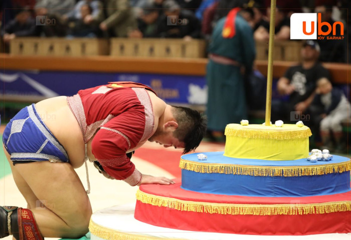 ФОТО: “ЧИНГИС ХААН ЦОМ“-ын төлөөх барилдаанд Улсын заан С.Сүхбат хоёр жил дараалан үзүүрлэж байна