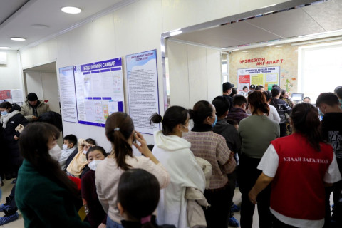 БЗД-ийн эмнэлгийн ачаалал 2 дахин нэмэгдсэн тул эмч, ажилчдын тоог 2-4 дахин нэмэгдүүлж, ачаалал багатай эмнэлгүүдээс эмч нарыг дайчлахыг үүрэг болголоо