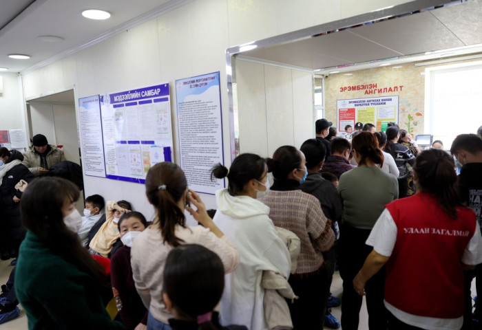 БЗД-ийн эмнэлгийн ачаалал 2 дахин нэмэгдсэн тул эмч, ажилчдын тоог 2-4 дахин нэмэгдүүлж, ачаалал багатай эмнэлгүүдээс эмч нарыг дайчлахыг үүрэг болголоо