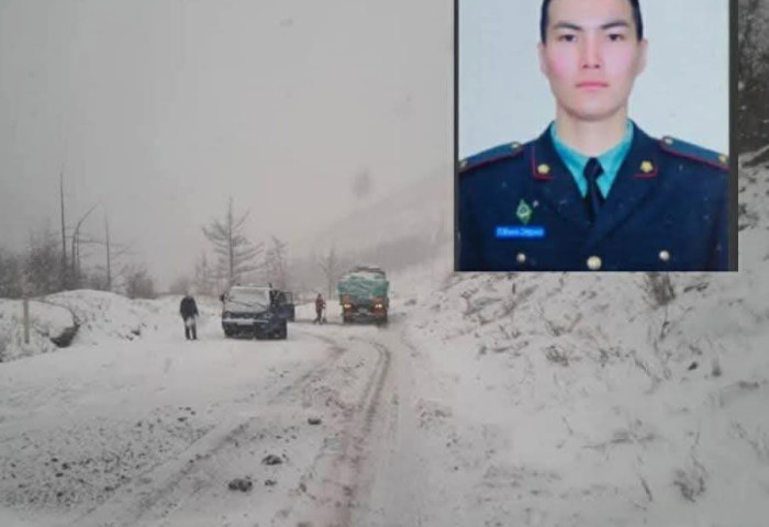 ХОХИРОГЧИЙН ЭГЧ: Бүх нийтийн амралтаар бусад нь баярлаж байхад, бид зул ширтээд хагацал дунд сууж байна