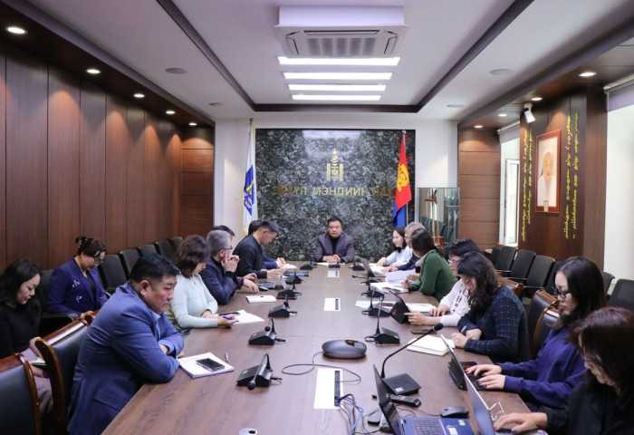 ЭМЯ: Ханиад томуу их байгаатай холбогдуулан сурагчдын амралтад зохицуулалт хийх талаар хэлэлцэж байна