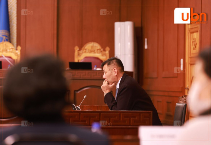 Б.Энхбаяр: Хамгаална гэж шоудаад сэтгүүлчдээ хорлосон, шоронд оруулсан Х.Мандахбаярт гомдох хэрэгтэй