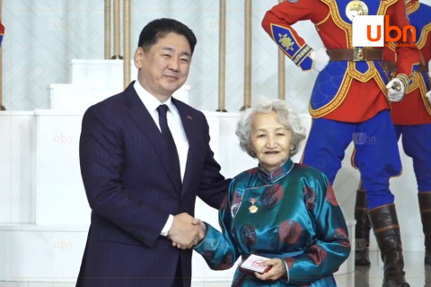 Ахмад жүжигчин О.Норолхоо МУГЖ цолоор энгэрээ МЯЛААЛАА