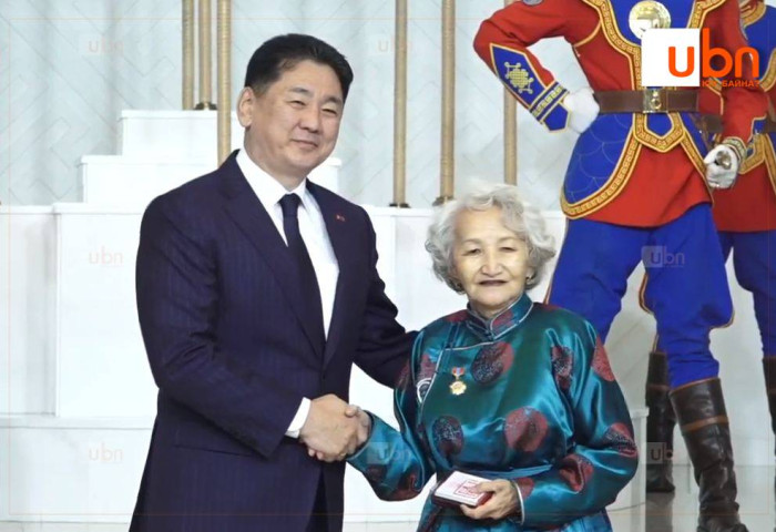 Ахмад жүжигчин О.Норолхоо МУГЖ цолоор энгэрээ МЯЛААЛАА