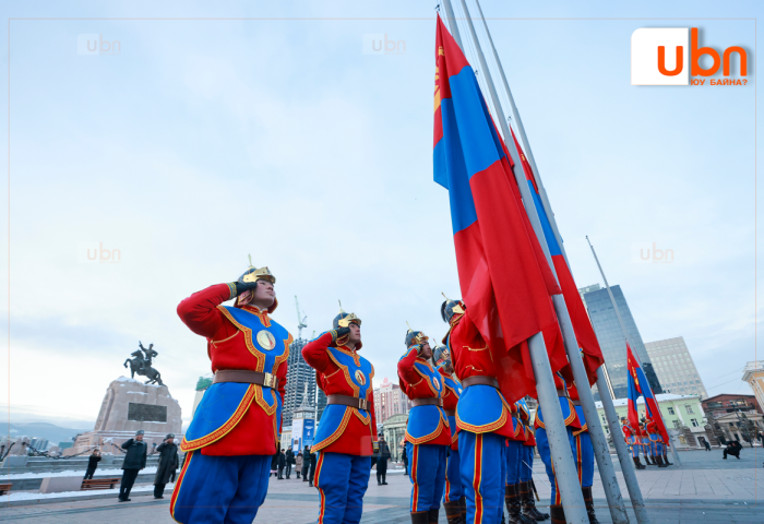 Улс тунхагласан өдрийг тохиолдуулан Төрийн далбааг мандууллаа