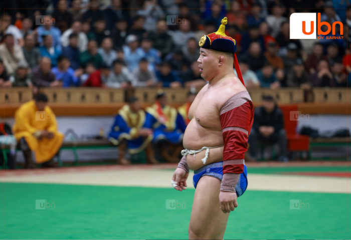 ГУРВЫН ДАВАА: О.Хангай, Э.Оюунболд нар өвдөг шороодож, П.Бүрэнтөгс давлаа