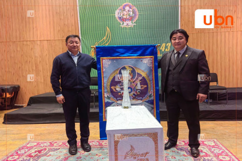 Яруу найрагч Н.Минжинсайхан “Болор цом”-ын эзэн боллоо