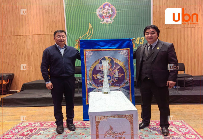 Яруу найрагч Н.Минжинсайхан “Болор цом”-ын эзэн боллоо