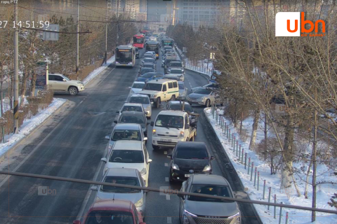 Офицеруудын ордноос Ботаник хүртэл 1-р эгнээг чөлөөлж байна