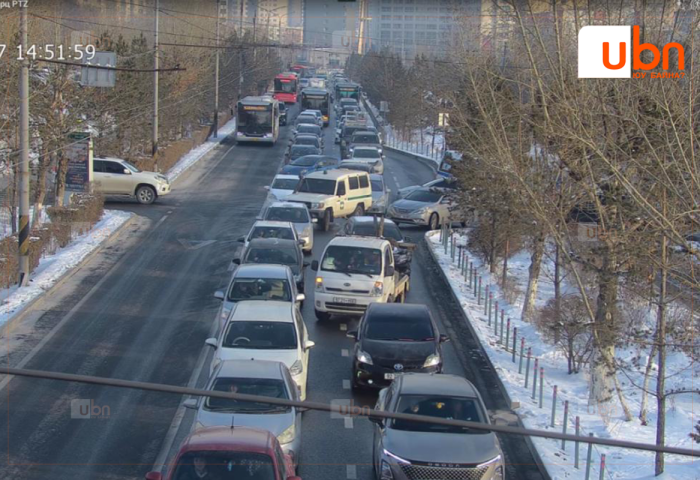 Офицеруудын ордноос Ботаник хүртэл 1-р эгнээг чөлөөлж байна